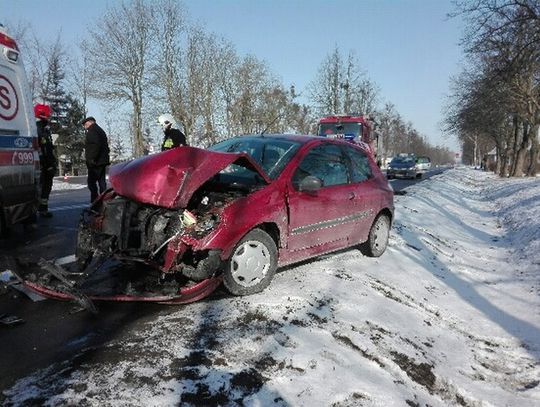 PILNE. Zderzenie na "jedynce" w Czarlinie. Dwie osoby ranne