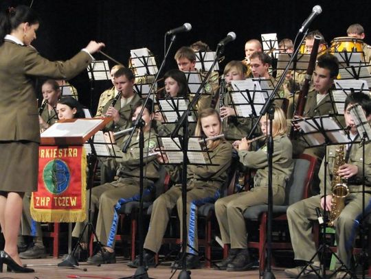 Płatny koncert dla zaściankowej publiczności po dawce patriotyzmu?