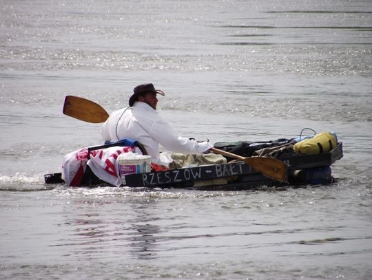 Płynie Wisłą na... drzwiach od łazienki
