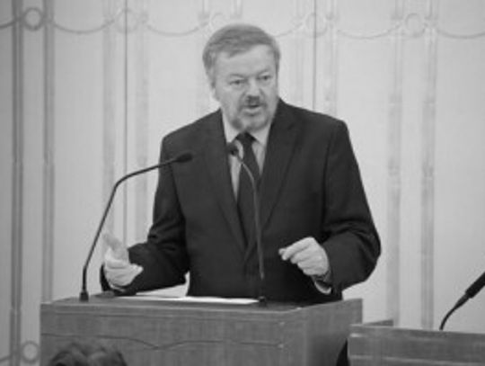 Po długiej i ciężkiej chorobie zmarł senator Andrzej Grzyb
