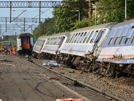 Po katastrofie w Smętowie: maszynista z zarzutami, prokuratura szuka osób, które jechały pociągiem
