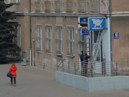 Poczta przy dworcu przeniesiona. Klienci pytają: gdzie jest informacja? 