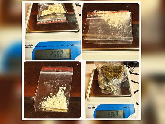 Podczas legitymowania policjanci odkryli narkotyki i fakt poszukiwania mężczyzny