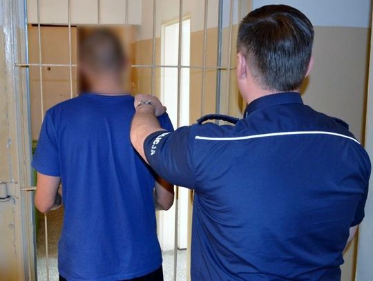 Podjechał pod warsztat samochodowy w Tczewie. Załadował cudzy silnik i odjechał...