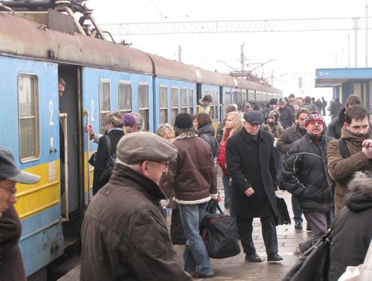 Podmyte tory kolejowe, opóźnienia, wahadłowe kursowanie pociągów