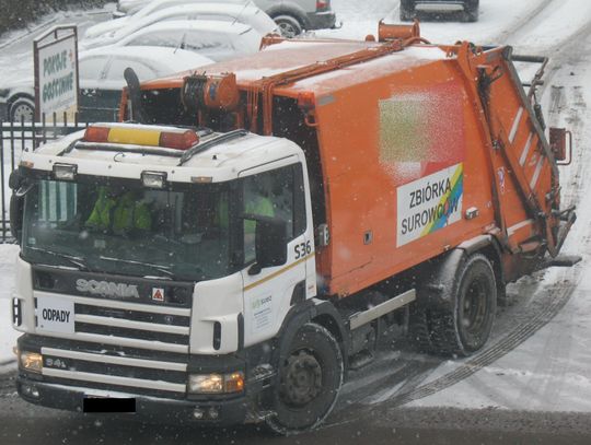 Podwyżka za śmieci z 13,5 zł na 17,4 zł? Gminni radni mówią "nie". Co w tej sytuacji zrobi urząd?