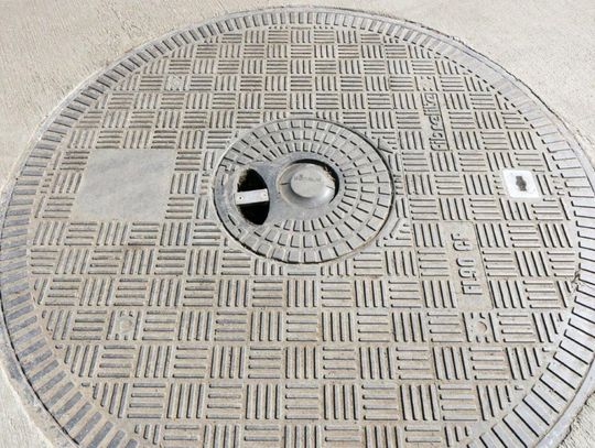 Pokrywy studzienek i kanałów technologicznych z lekkich materiałów