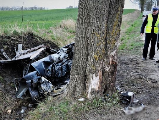 Policja bada przyczyny tragicznego wypadku w Bałdowie. Na miejscu zginął 34-letni kierowca