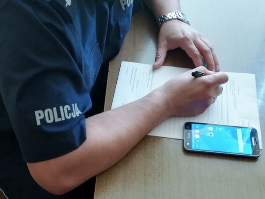 Policja szuka właściciela telefonu. Prawdopodobnie skradziono go w autobusie miejskim