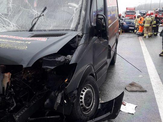 Policja wstępnie o tragedii na A1: 53-latek jechał pod prąd