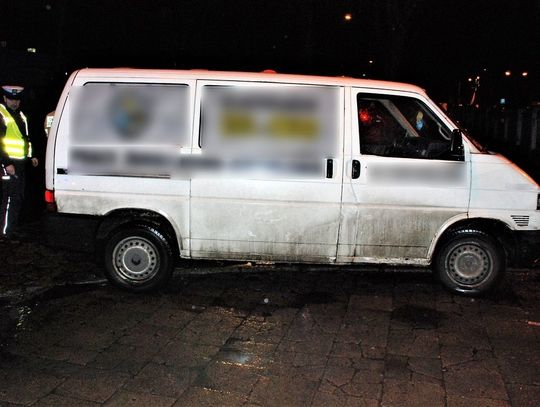 Policja wyjaśnia okoliczności potrącenia dwóch nastolatek. Apel o o ostrożność i ograniczone zaufanie