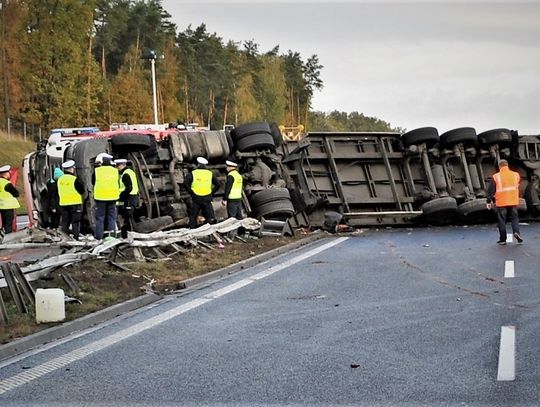 Policja wyjaśnia okoliczności tragicznego wypadku na A1. "Z niewyjaśnionych przyczyn zjechał na pobocze"
