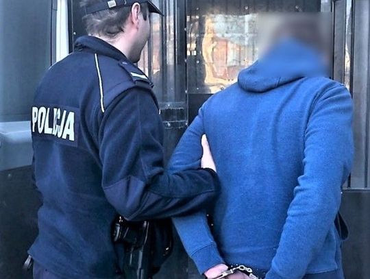 Policja: zatrzymany 23-latek najpierw kradł, a później sprzedawał kosmetyki. Utrzymywał się z tego procederu