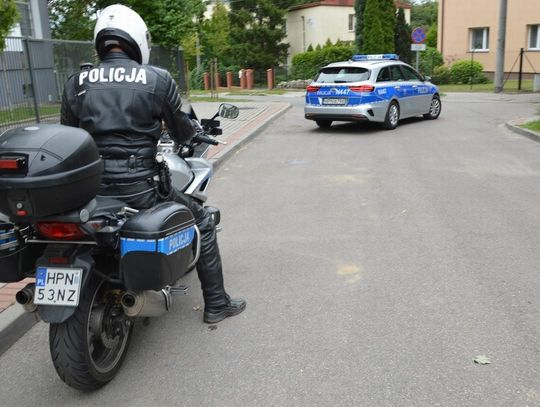 Policja zwraca uwagę na bezpieczeństwo. Efekty -  10 tysięcy kontroli trzeźwości oraz zatrzymanie ok. 100 praw jazdy