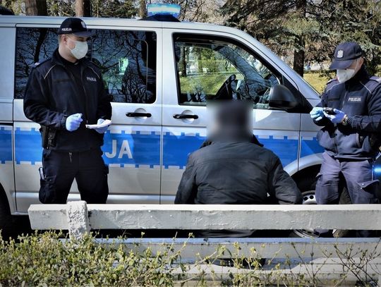 POLICJANCI APELUJĄ O STOSOWANIE SIĘ DO OBOSTRZEŃ W ZWIĄZKU Z KORONAWIRUSEM