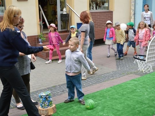Policjanci pomagali ożywić Starówkę