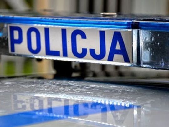 Policjanci poszukują sprawcy podpalenia drzwi. Pomóż w ustaleniu sprawcy