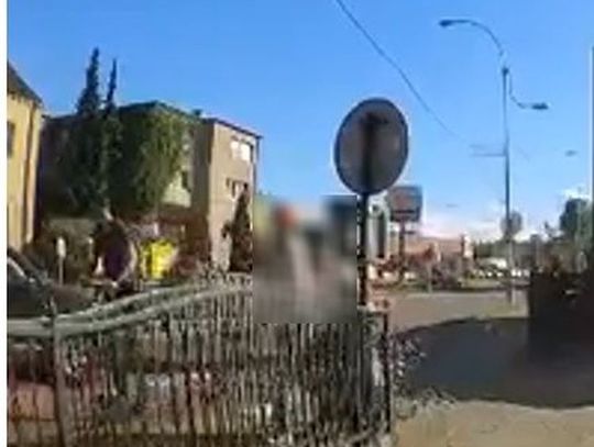 POLICJANCI POSZUKUJĄ SPRAWCY USZKODZENIA MITSUBISHI