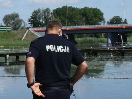 Policjanci przypominają o bezpiecznym wypoczynku nad wodą