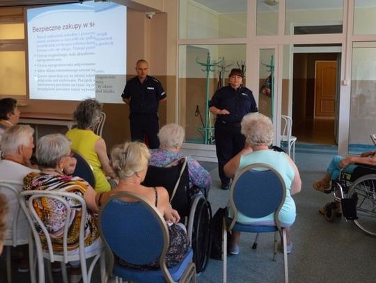 Policjanci spotkali się z grupą seniorów z Zespołu Opiekuńczego MOPS
