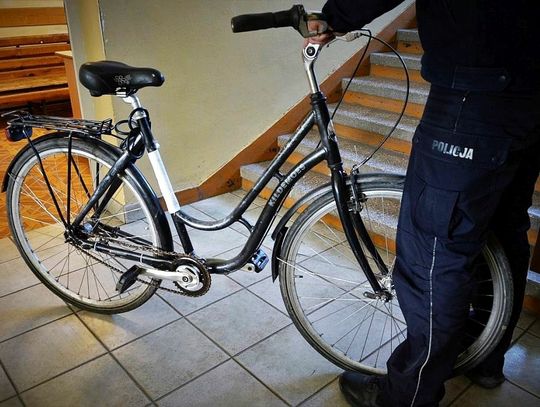 Policjanci szukają właściciela skradzionego roweru