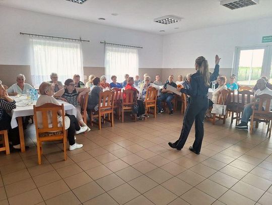 Policjanci tłumaczyli jak uchronić się przed oszustami internetowymi