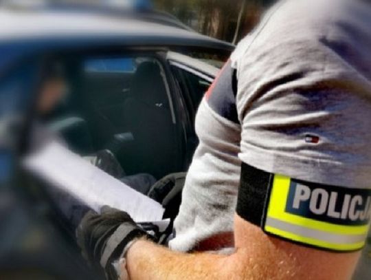 Policjanci zatrzymali dwóch 17-latków, za kradzież sklepową. Jeden z nich rzucając przedmiotami, uszkodził mienie sklepu. Obaj chłopcy byli na ucieczce z młodzieżowego ośrodka wychowawczego
