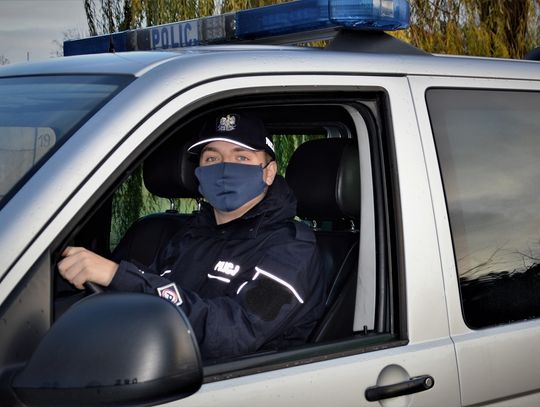 Policjant po służbie zatrzymał złodzieja alkoholu. Mężczyznę ukarano też za brak maseczki