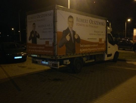 Polityk może więcej? Auto z kandydatem zablokowało miejsca parkingowe