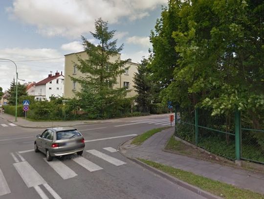 Potrącił ciężarną i odjechał! Policja szuka niebieskiego auta