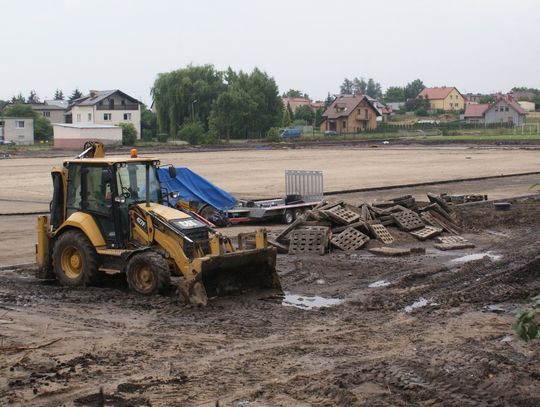 Poważne problemy z terenem przyszłego stadionu. Przegłosowali dodatkowe, duże środki na prace budowlane