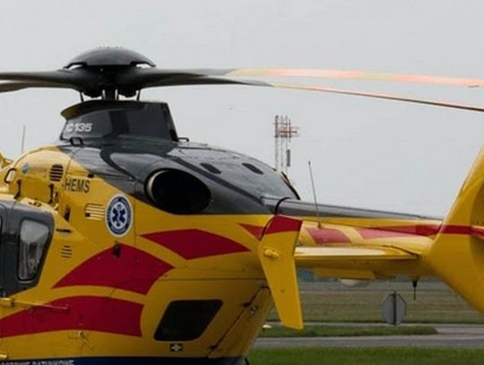 Poważny wypadek przy pracy. Rannego zabrał śmigłowiec medyczny