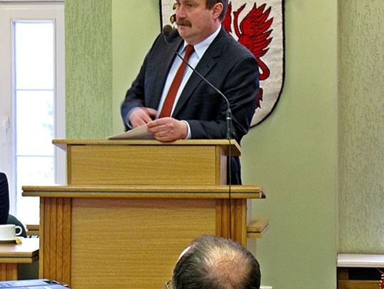 „Powiało Gomułką” - kłótnia o parking i nagrody dla jubilatów