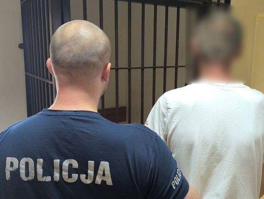Pożar kompleksu handlowego w Pelplinie. Policja: wszystko zaczęło się od papierosa. Straty prawie 2 mln zł !
