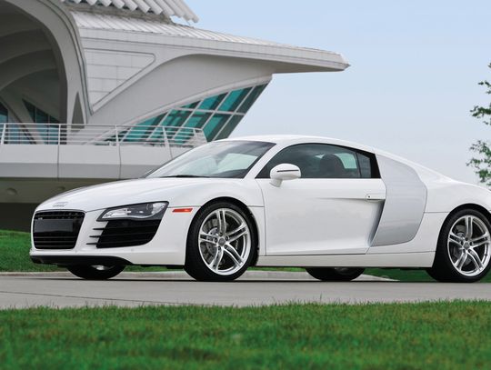 Prezent dla motomaniaka? Pojedynek superaut na torze wyścigowym