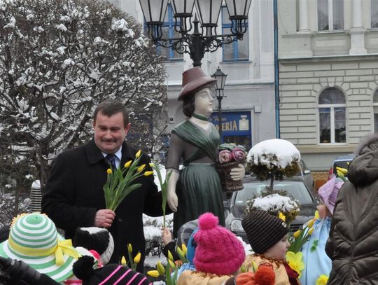 Prezydent na strażackim wysięgniku. Odkrył... Wiosnę