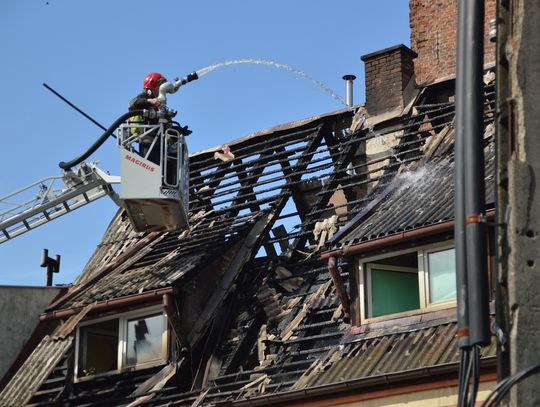 Prokuratura zbada przyczynę pożaru przy Wąskiej pod kątem sprowadzenia zdarzenia niebezpiecznego dla życia