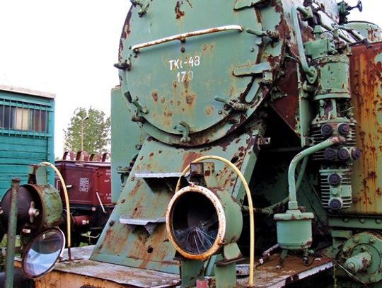 Protest przeciwko biało – czarnej lokomotywie