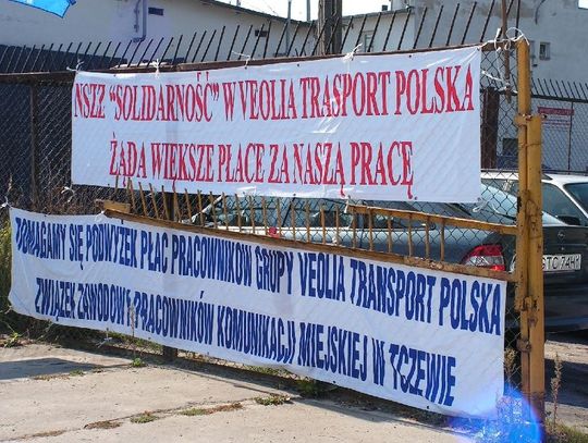 Protest związkowców Veolii w Tczewie - żądają podwyżek pensji