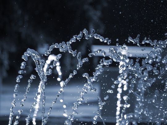 Przed nami święta i... śmigus-dyngus. Policja już dziś ostrzega, co nam grozi za "obfite lanie"