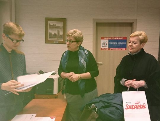 Przedstawiciele NSZZ odwiedzili biuro posła Smolińskiego. Chcą podwyżek i obecnego oceniania nauczycieli