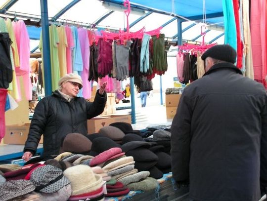 Przegrana bitwa o handel. Drastyczne podwyżki opłat na targowisku biją w kupców