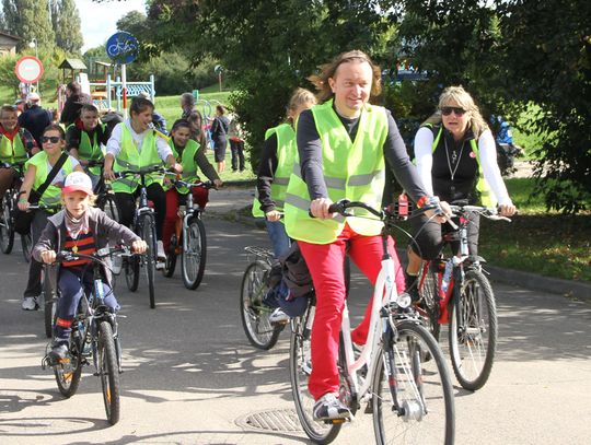 Przejazd rowerzystów. Utrudnienia w rejonie dworca, ul. Gdańskiej i ul. Aleja Solidarności. 