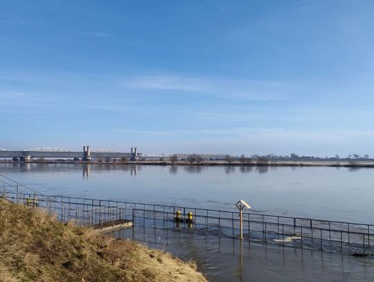 Przekroczony stan ostrzegawczy wody w Wiśle. Stan zagrożenia przeciwpowodziowego dla Tczewa