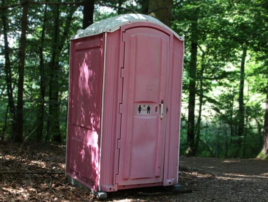 Przenośne WC dawno przestało być prostym rozwiązaniem. Dziś korzysta z nich szereg branż!