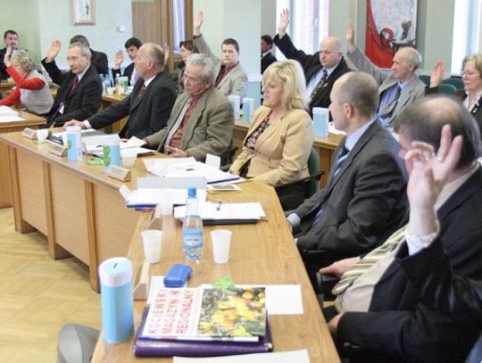 Przewodniczący zarzuca radnym nieznajomość Statutu lub… działanie pod publikę