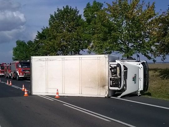 Przewrócona ciężarówka zatamowała DK91