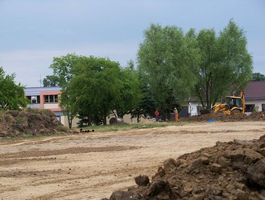 Przy „Dziesiątce” powstaje kolejny Orlik i boisko lekkoatletyczne