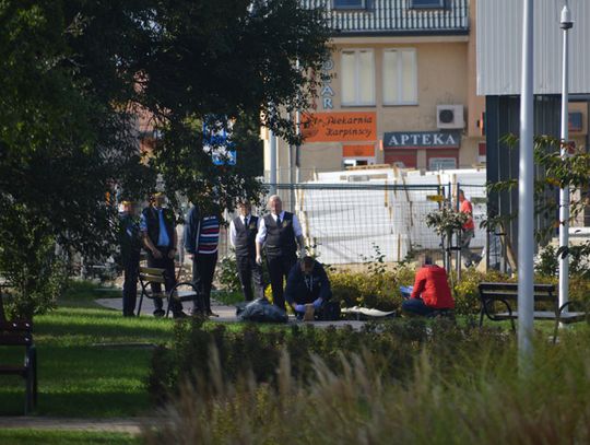 Przy fontannie na ul. Żwirki zmarł mężczyzna. Prawdopodobnie był bezdomny