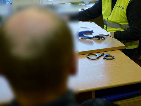 Przyjechał do Tczewa „na łowy"? Wynosił ze sklepów w galerii kolejne rzeczy, w tym dwie... zabawki